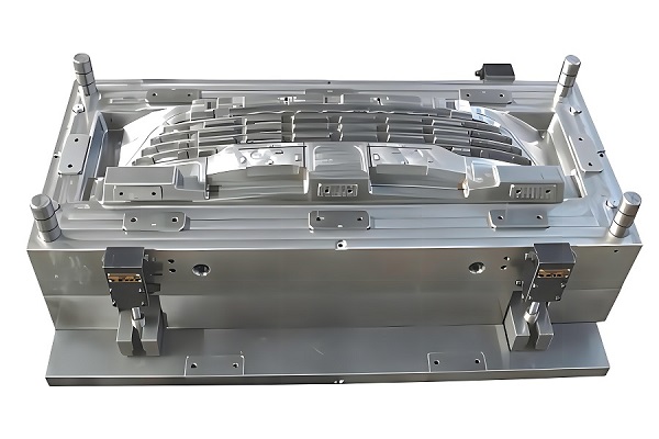 汽車格柵（shān）塑膠模具-靈（líng）活（huó）性強